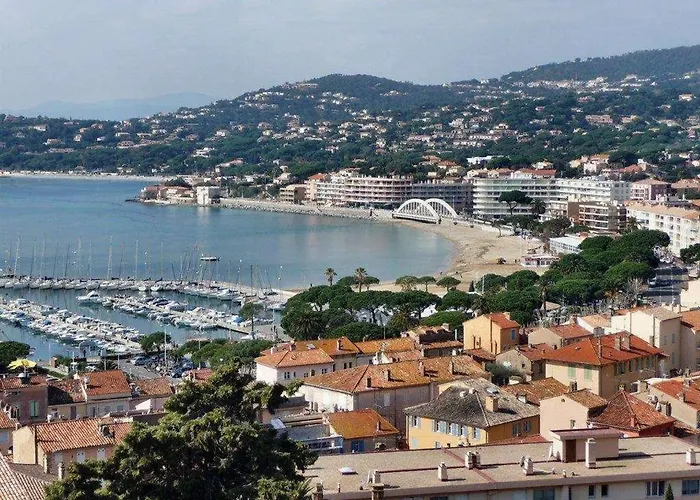 Avec Piscine, Parking Et Terrasse A - Fr-1-226-420 Sainte-Maxime